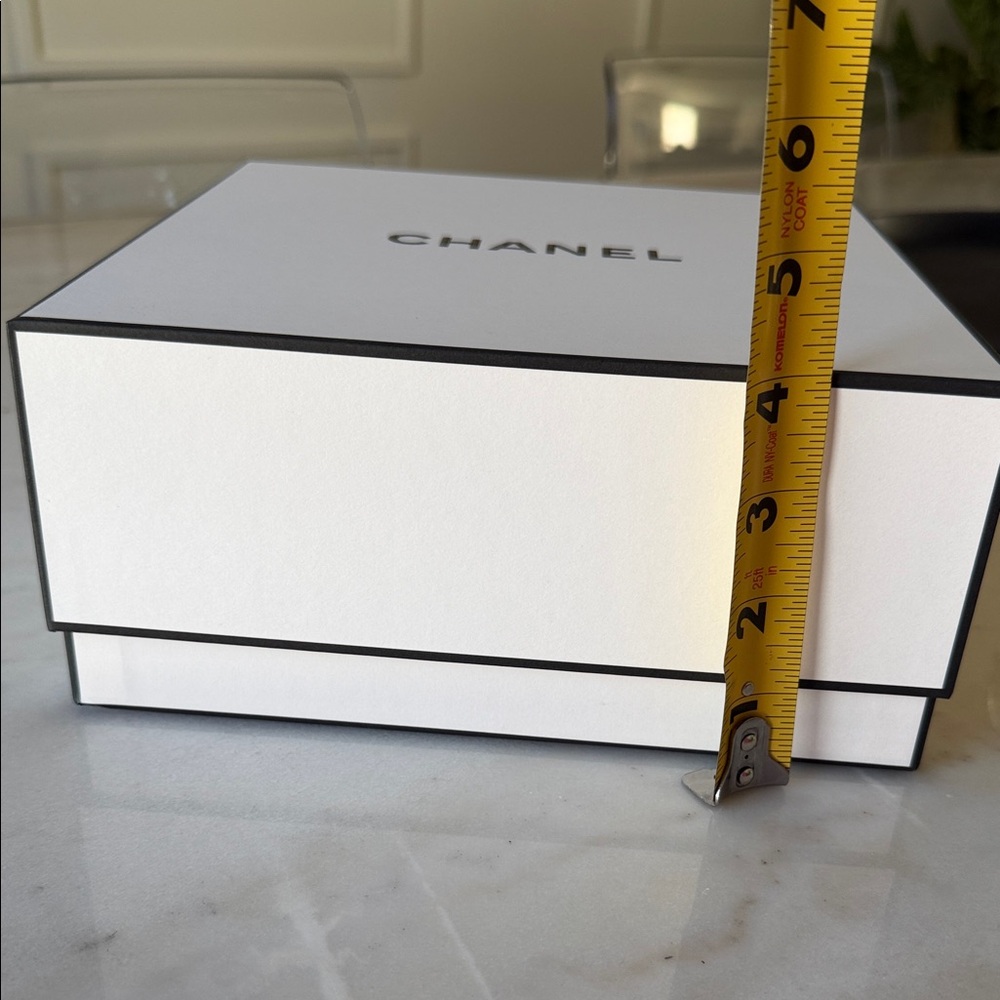 CHANEL Classic White Box - Picture 4 of 4